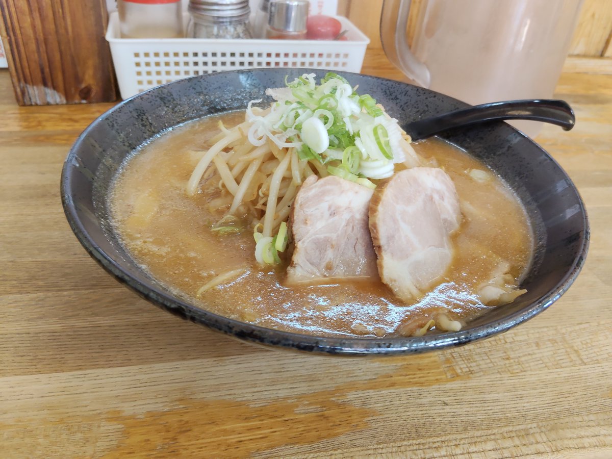 arukuahoo's tweet photo. だいぶ早いですが今日の行程は終了。
稚内の市街地に入って、こちらのカプセルホテルに泊まります。「ノースキャビン」7250円
近所で適当な飲食店を探し、「ラーメンさんぱち」稚内店で味噌ラーメンと中ライスをいただきました。 https://t.co/ZJMkpd0jgp