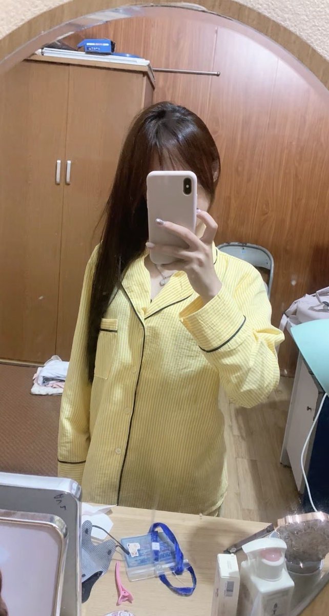 DiemNgthi's tweet photo. tối nayy ai định lên giường với em nao🙄 https://t.co/3YXgr40tal