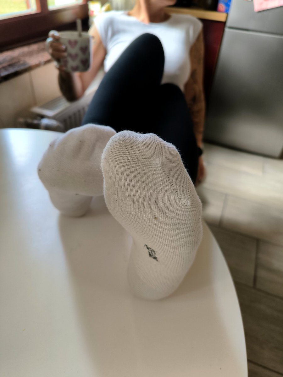 socks_of_caro's tweet photo. Guten Morgen ☀️, ich genieße meinen Cappuccino und du den göttlichen Duft meiner Söckchen. Komm ganz nah ran👃🏼👃🏼

#socks #socken #findom #feet #feetfetısh 

@Feetcentral13 
@rt_domm 
@dommes_rt https://t.co/MSBLYadmNh