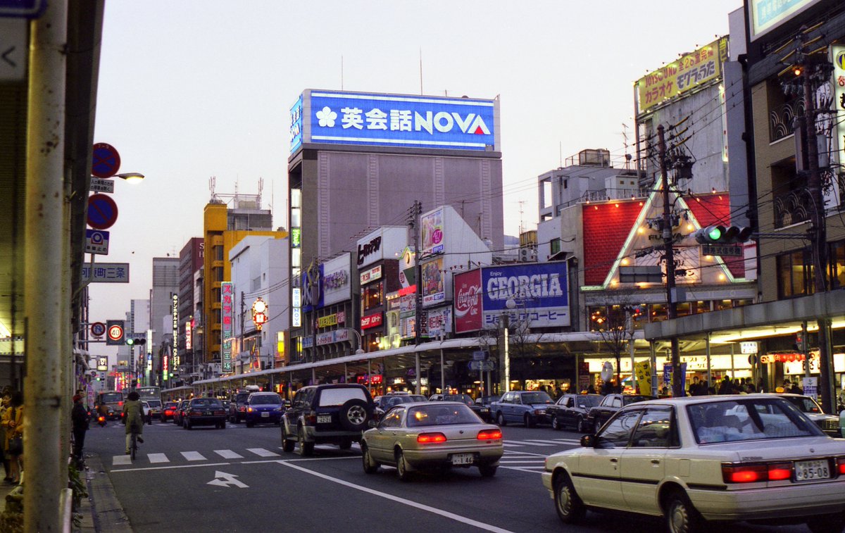 japan70to10's tweet photo. 1999年、京都・河原町 https://t.co/MjB7F2yqyX