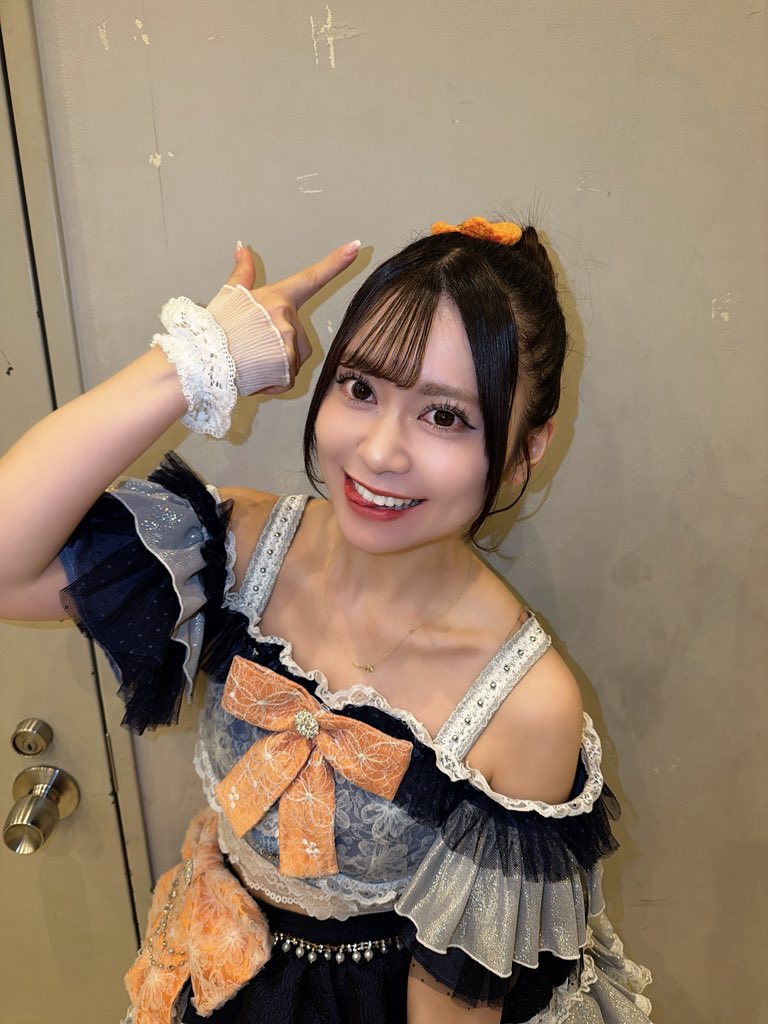 Rena_FULITBOX's tweet photo. 『ッスッゴイライブ』ありがとうございました！
どんな曲でも、この曲そんなに好きじゃなかったけど、今日めっちゃ楽しかった！って思わせられるくらいのライブがしたいし、そうでなければダメだし、可愛いから好きだから来てくれるのもとっても嬉しいけど、もっともっとライブでみんなの気持ちを動かせるアイドルになりたいなって思った日でした。悔しいので頑張ります。
雨の中本当にありがとうね、気をつけて帰ってねT ﹏ T☔️