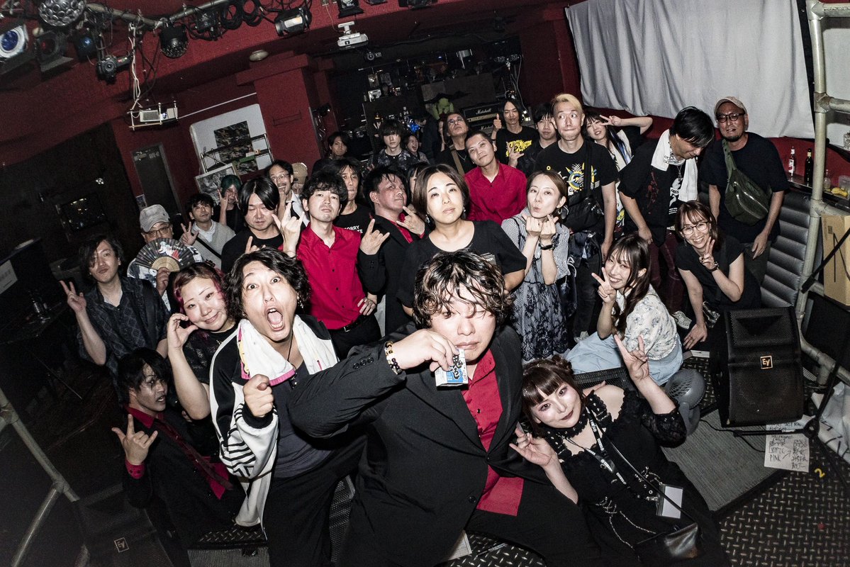 otohano's tweet photo. 命日vol.2でした！
まずはご参列頂いた方、マーキュリースタッフ一同の皆様！
本当にありがとうございました！
過去一輝けた1日でした。。
酒飲んでライブやるとかも最近無かったので、気持ち良く出来ました。感謝しかありません。。
44歳アラフォーラスト頑張っていきます！
以下、各バンド感想！ https://t.co/4WHEvTO2Yc
