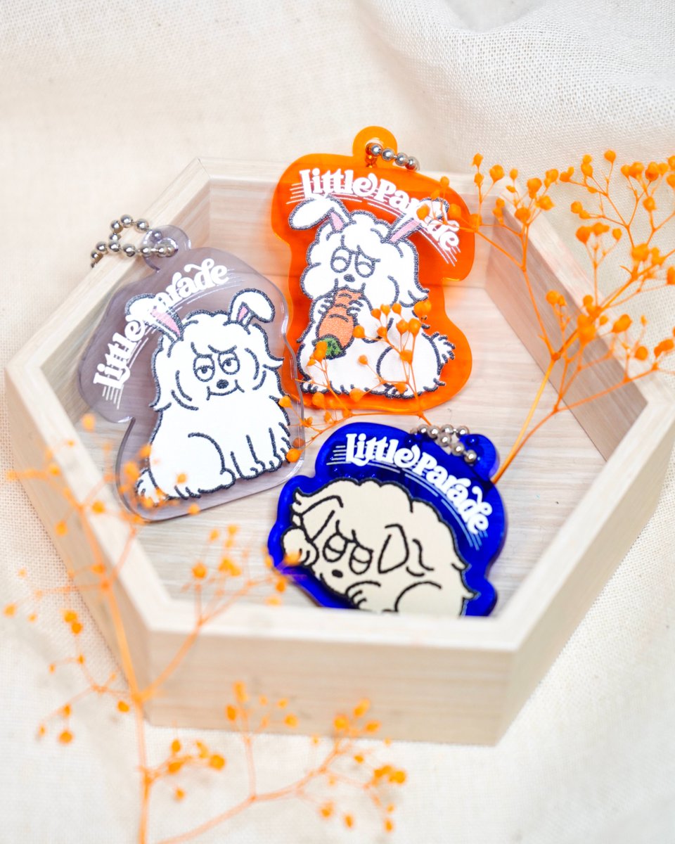 LittleParade_JP's tweet photo. 〖LIVE GOODS info〗

Acrylic Keyholder
¥800

全8種+シークレット

※ランダムでの販売となります
※1会計5つまで

Character Design：ジンボウサトシ(@Godstick)

𓂃⟡.·

✒︎ memo

人気のアクリルキーホルダーに
🐶ふとん、🐰カシワギ
それぞれ1匹ずつが仲間入り！
シークレットも新デザインに♬ https://t.co/ot5Mwm9M71