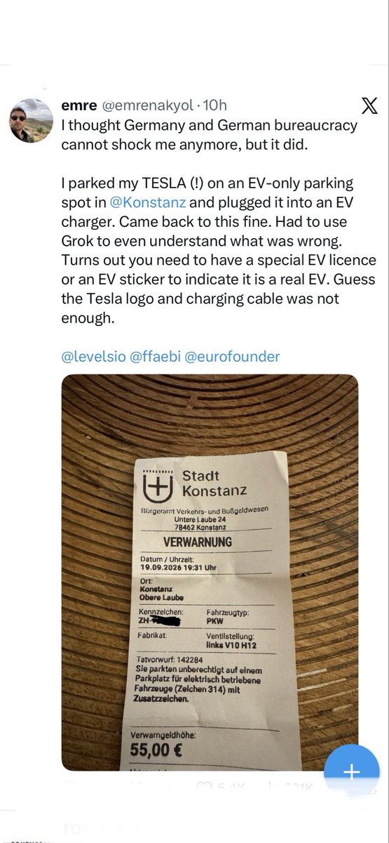janfleischhauer's tweet photo. Peak Deutschland. Tesla-Fahrer parkt auf Parkplatz für Elektrofahrzeuge, um sein Auto aufzuladen. Strafzettel über 55 Euro, weil die Elektroplakette im Fahrzeug fehlt. Tesla-Logo und angeschlossenes Ladekabel reichen in Konstanz nicht aus, um sich als Elektrofahrzeug ausweisen. https://t.co/tohBAyNPh1