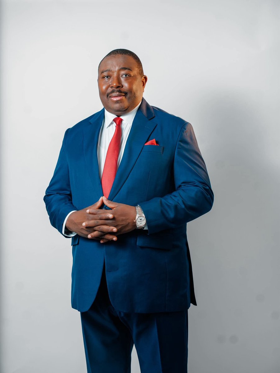 Olaolu_olaniyi's tweet photo. Happy Sunday to my Mutuals. 

As you go to church today, remember Election Barrister Sharafadeen Alli in your prayers. 

Talk to someone about the next move in our political waters.

Oyo is moving ahead.

#OyoAhead https://t.co/ssEa46EsZo
