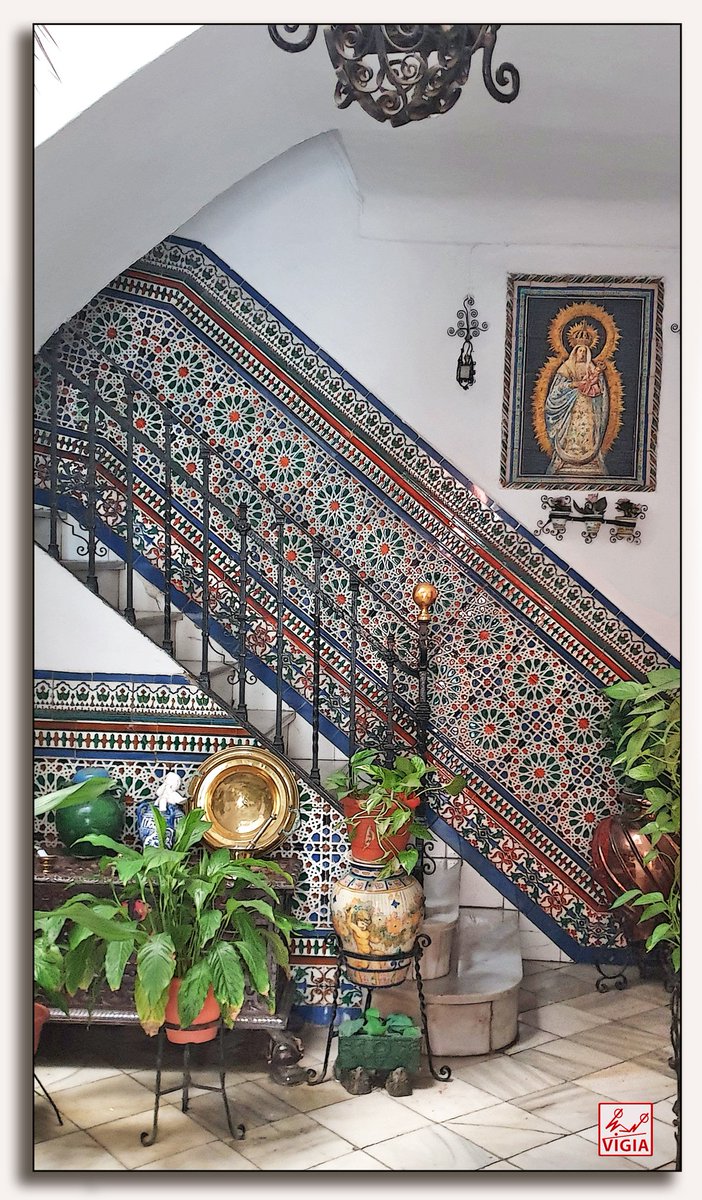 vigiadeisbilya's tweet photo. Patio de una casa en la calle Miguel Cid. https://t.co/6OuaCCOpdw