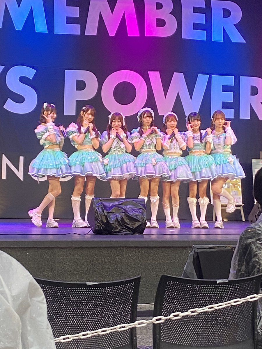 mitsuz777's tweet photo. 野外ステージとは思わなかったオンコロライブ、雨ガッパ着て楽しんでます

#オンコロライブ https://t.co/dYPkRxnosn