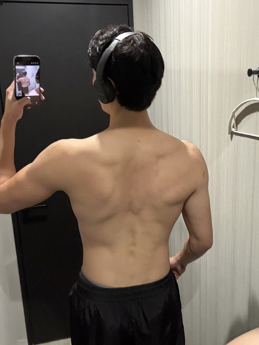 Kkun__96's tweet photo. 25歳なった〜
20代ももう折り返しいい身体でいい歳の取り方していきたいな https://t.co/jaEYowmRzn