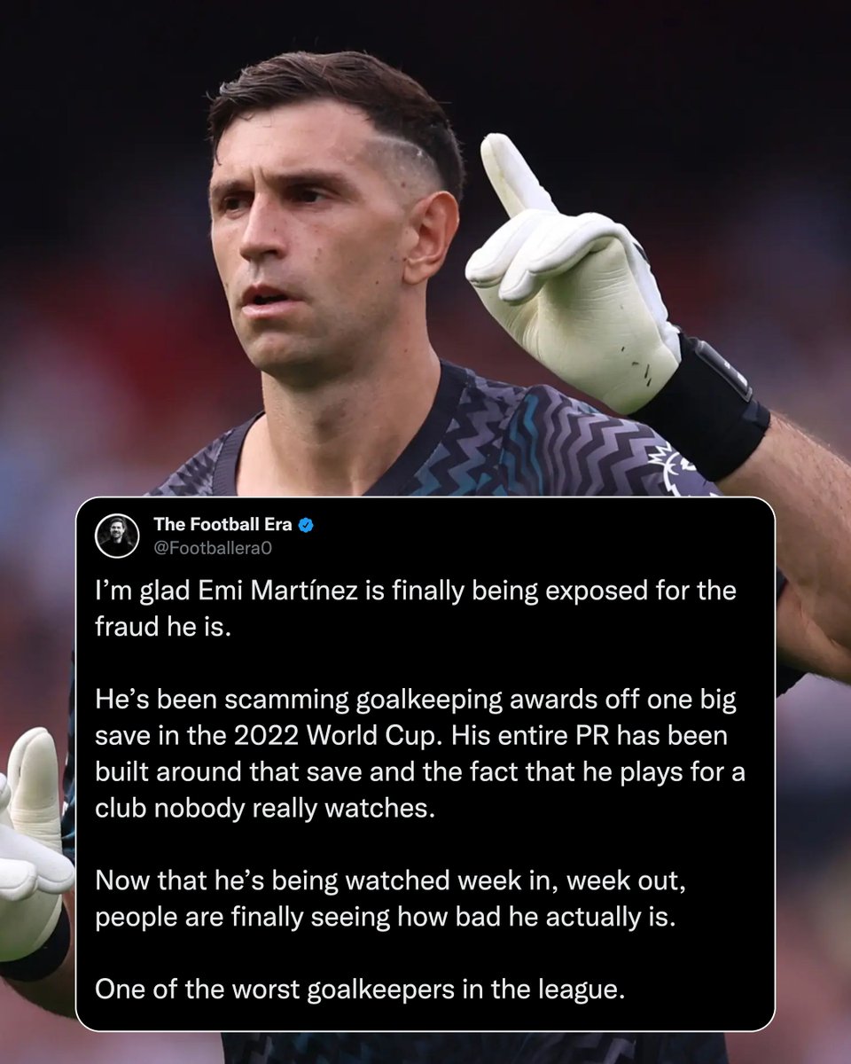 RemarksFootball's tweet photo. 'Emi Martinez has been scamming goalkeeping awards for years'.. 👀 https://t.co/HJAvuSuno7