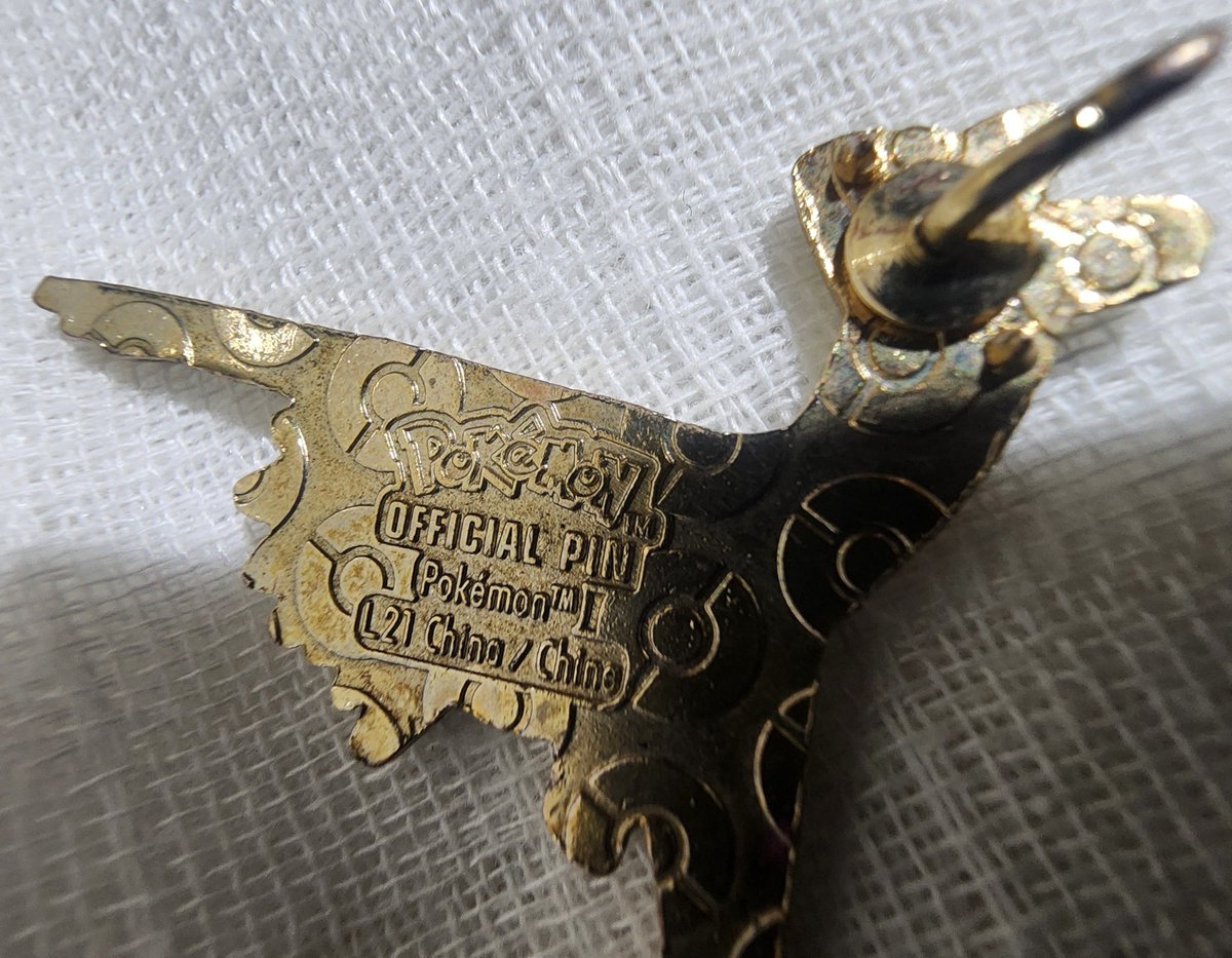 misyL115's tweet photo. Someone mustβve lost their official PokΓ©mon pin! I stepped on it while climbing the stairs onto the plane.
But who is this character?! I only knew it was PokΓ©mon because of the info engraved on the back. I have no idea who this little guy is!
#pokemon #random https://t.co/arwgDcDdtH
