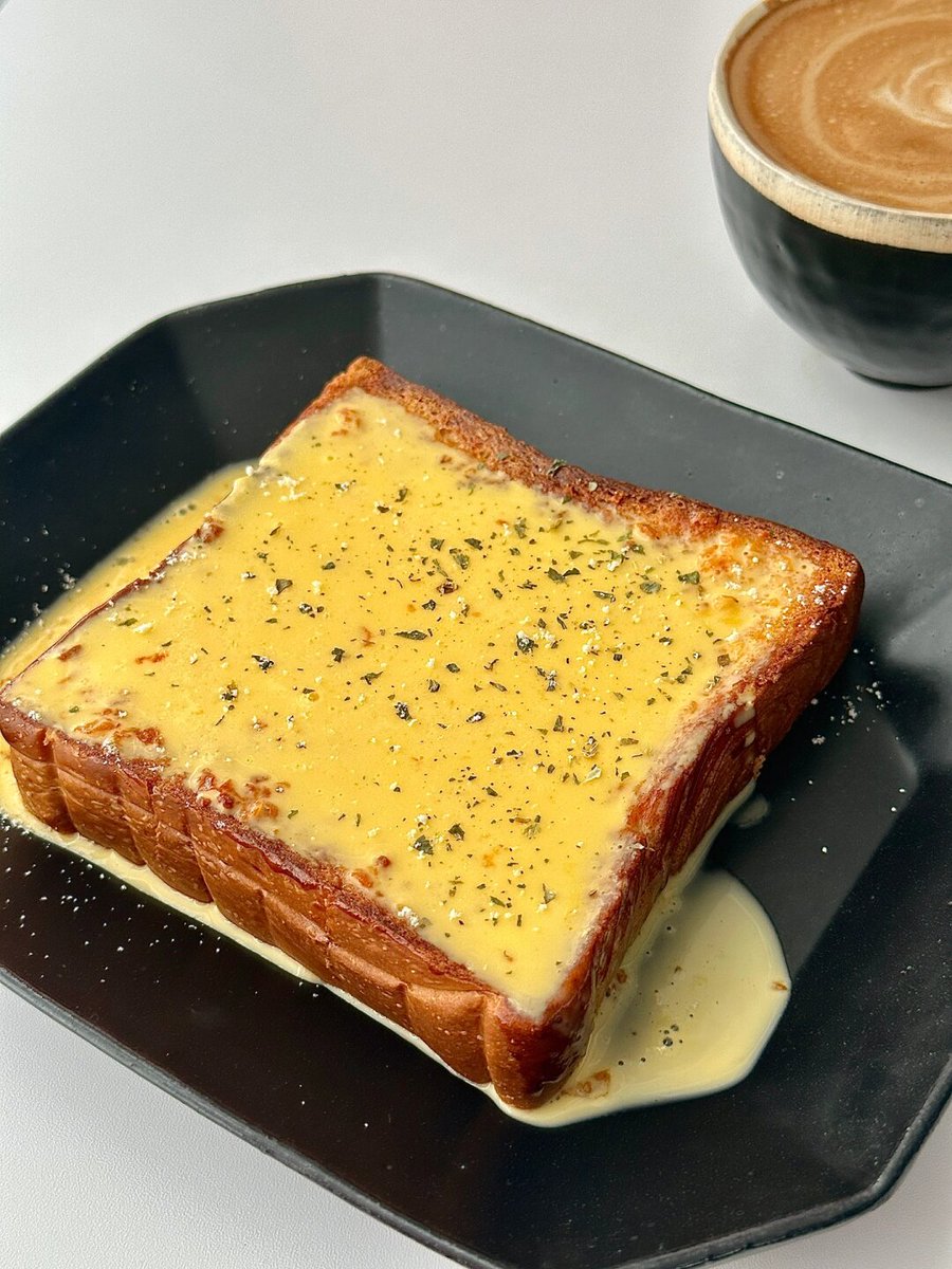 airio842262's tweet photo. Just whipped up fluffy garlic butter toast with a sprinkle of parmesan—10 mins, zero fancy skills, chef’s kiss https://t.co/dbB206KNZS
