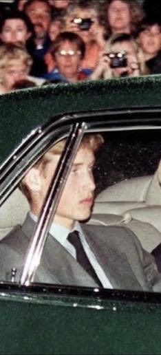 itsalawyerslife's tweet photo. 1. Prince William the night before Princess Diana‘s funeral 
2. +3. On the day itself 

This is the boy Charles Spencer spoke to and observed, and has  described, in his book, as being of ‘secondary concern for him due to his composure’

3. Extract from an interview in 2017 https://t.co/3EG4L8OpM8