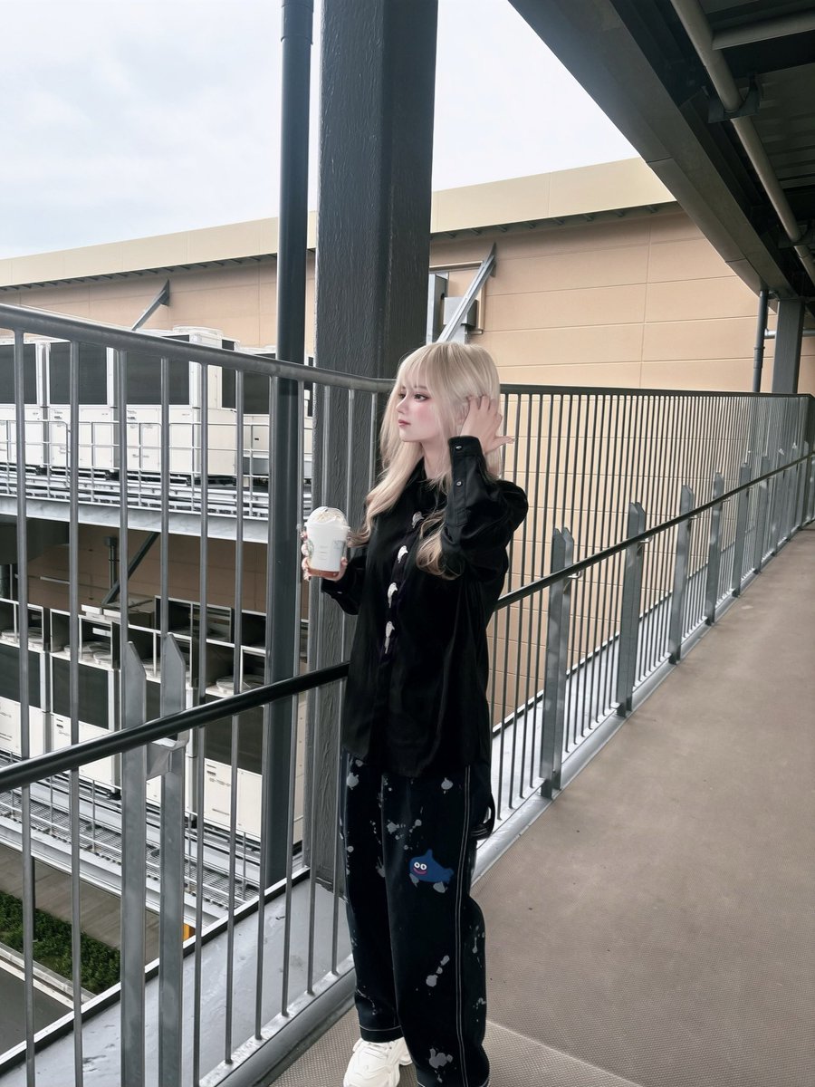 amesyo_nyanko's tweet photo. グラニフ ドラクエ コラボ

20代女が着たらこんな感じ
女性で迷ってる人の参考になりますように🙂‍↕️
かっこいい女になれるよ
どっちもssサイズです😭 https://t.co/YxZWzkODyd