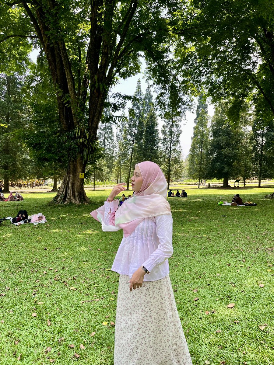 hifridarr_'s tweet photo. Outfit piknik ke kebun raya bogor
🌷Pashmina - lily bloom
https://t.co/81Vmpbfpgn
🎀blouse
https://t.co/oEC8uOXcrO
🌸skirt
https://t.co/ZNA8yKhzKF
🩰flat shoes
https://t.co/JzGo4l6sCr https://t.co/5EDZ0K6QwO