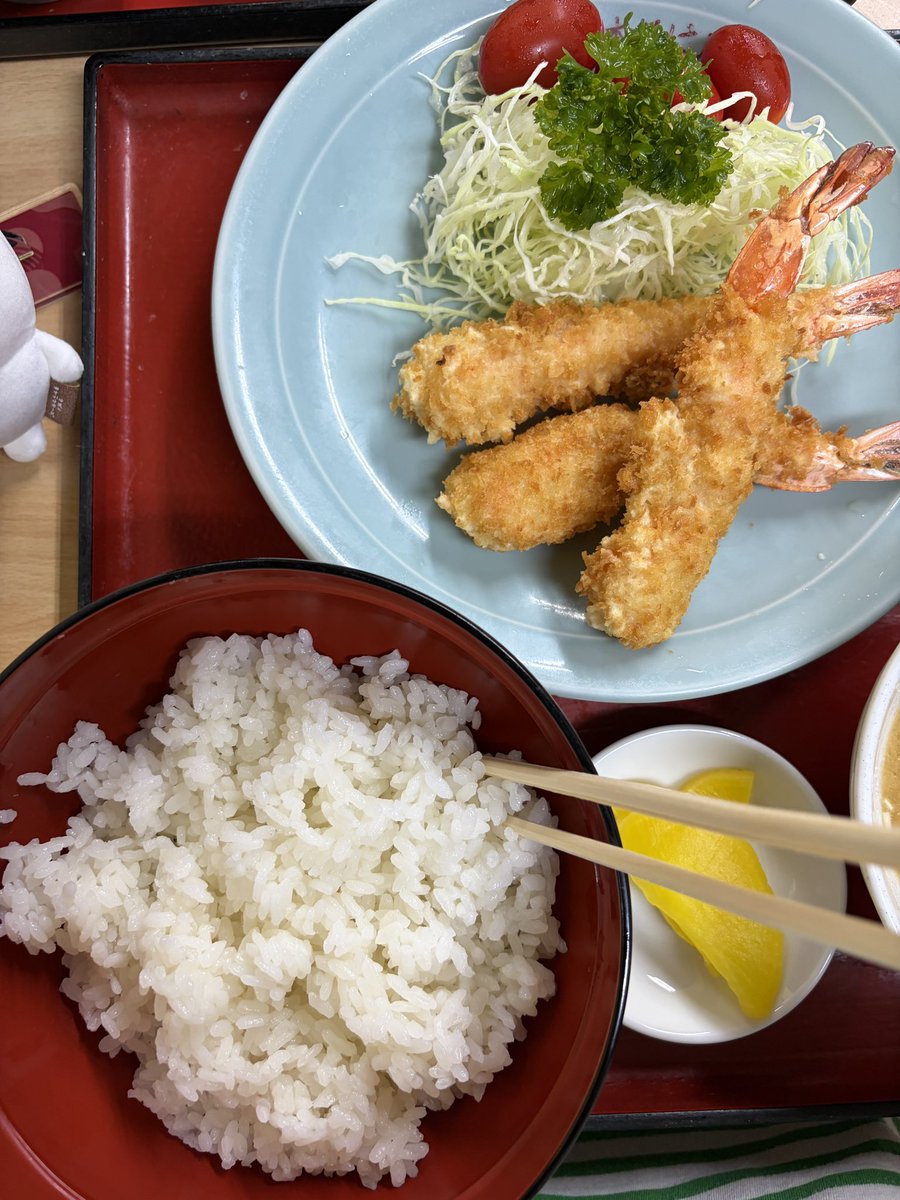 dhldksgehlsep's tweet photo. 토가시가 톳��침을 쌓아놓고 먹었던 그곳… 마침 그 자리도 비어있어서 행복하게 식사했다😭😭 오빠 가성비좋고 양많은 노포 밥집 좋아하는구나… 💓💓 https://t.co/x4oULhnWmB