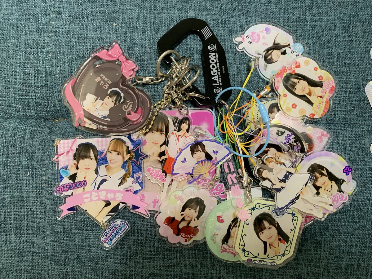 CECILkiraboshi's tweet photo. きゃろたんのアクキー❣️×20個
デカチェキ❣️×24枚
まだまだ集めます🙂‍↕️

＃きゃろ豊作
＃ことりのおうち https://t.co/hqLVpWdAjl