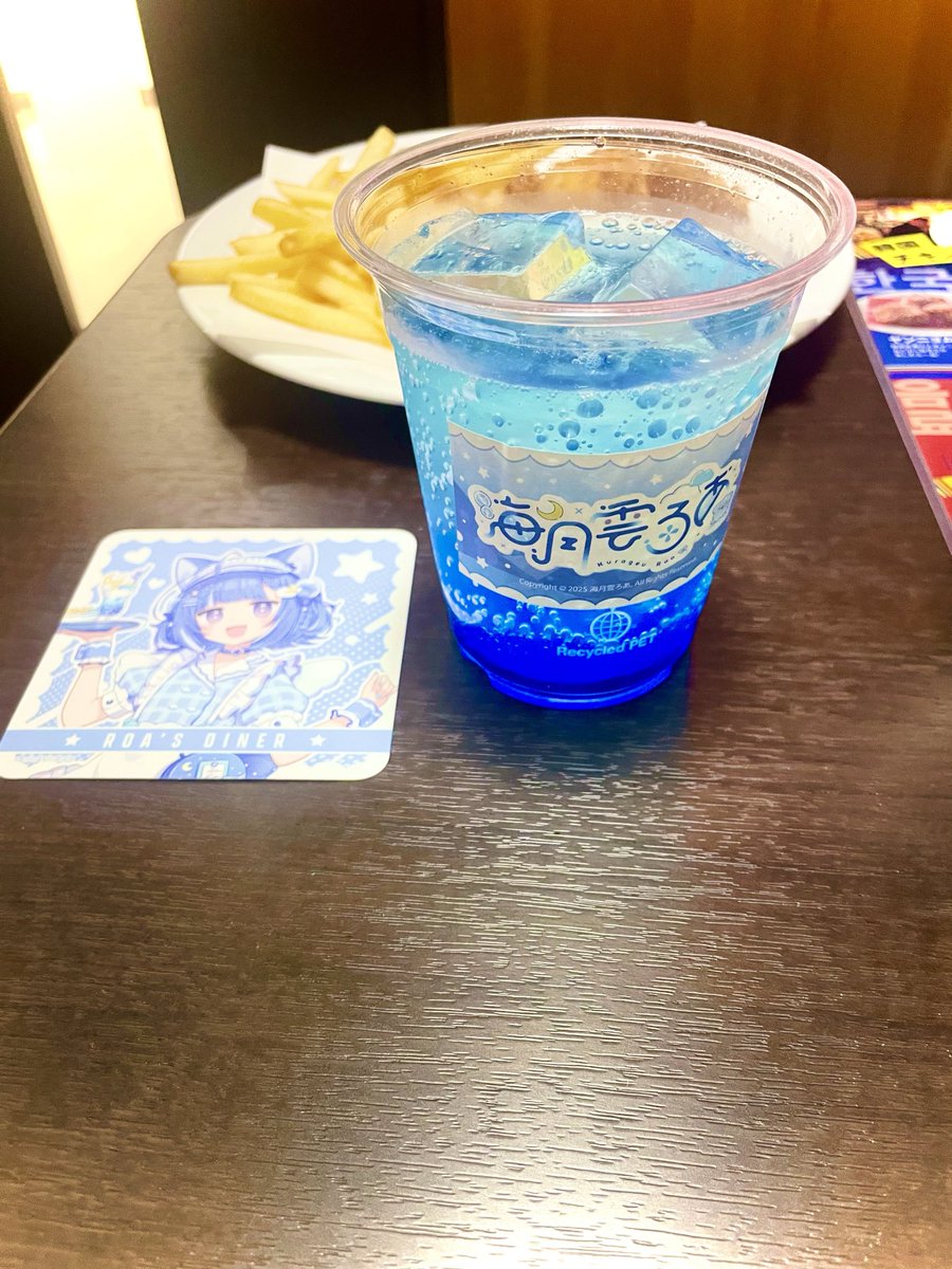 tomateaa's tweet photo. まねきねこさん行ってきたよ！
カラオケ久しぶり

#海月雲ろあ https://t.co/NRH0NrdTn0