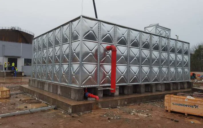 LeAquaWaterTank's tweet photo. Two materials, one water storage solution. 
LeAqua Composite Stainless Steel Water Tanks combine stainless steel and galvanized steel in molded panels with bolted connections. 
Planning a project? Send us your capacity and site dimensions.
#WaterStorage #Watertank #WaterSolution https://t.co/rndP5JzbAQ