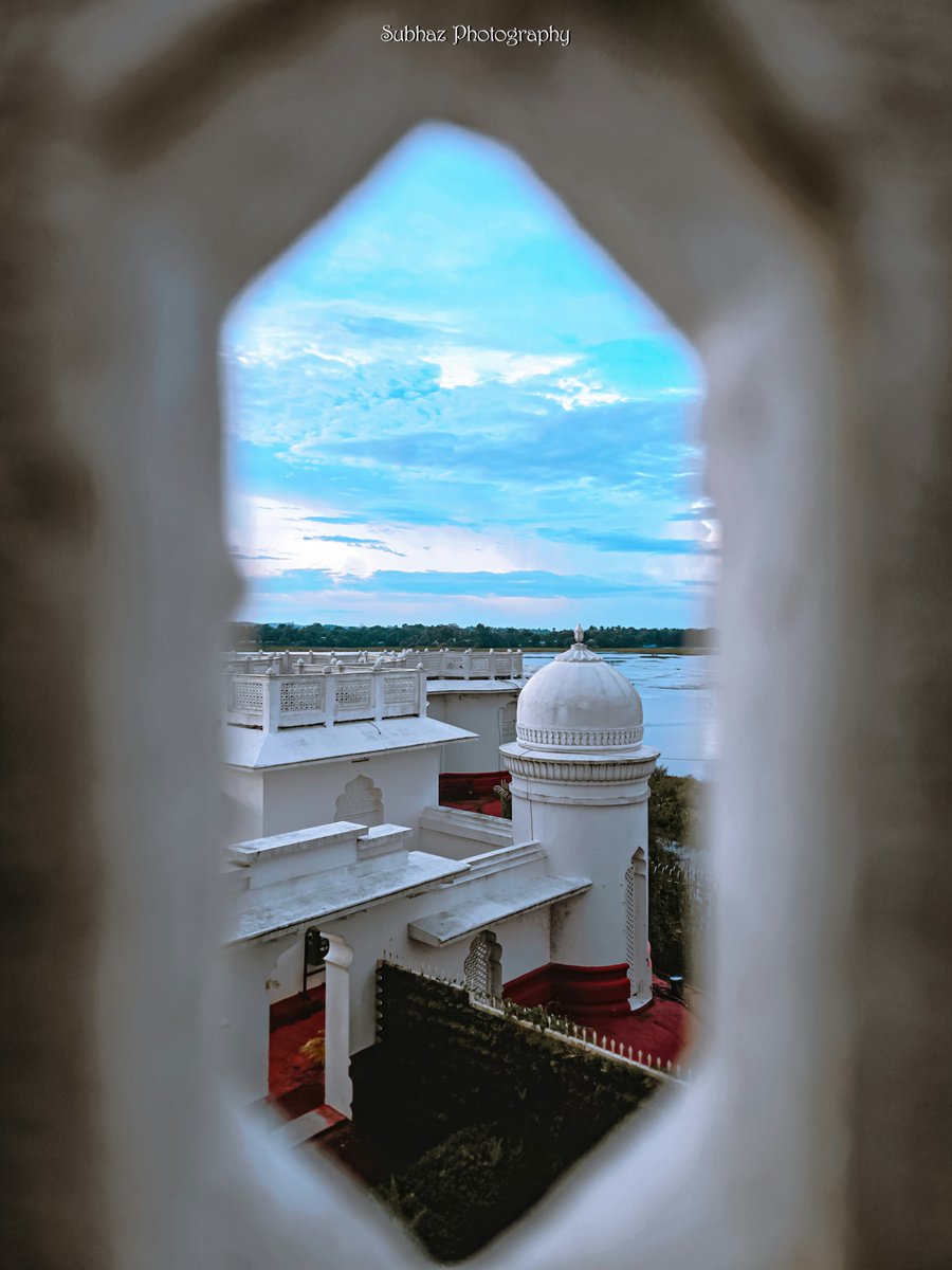 roy_subhajit_'s tweet photo. Ａ ｏｒ Ｂ?
Which one you like?
#theme_pic_India_Heritage
#naturephotography
#Neermahal #Subhaz_Photography https://t.co/TXHd6VSAuV