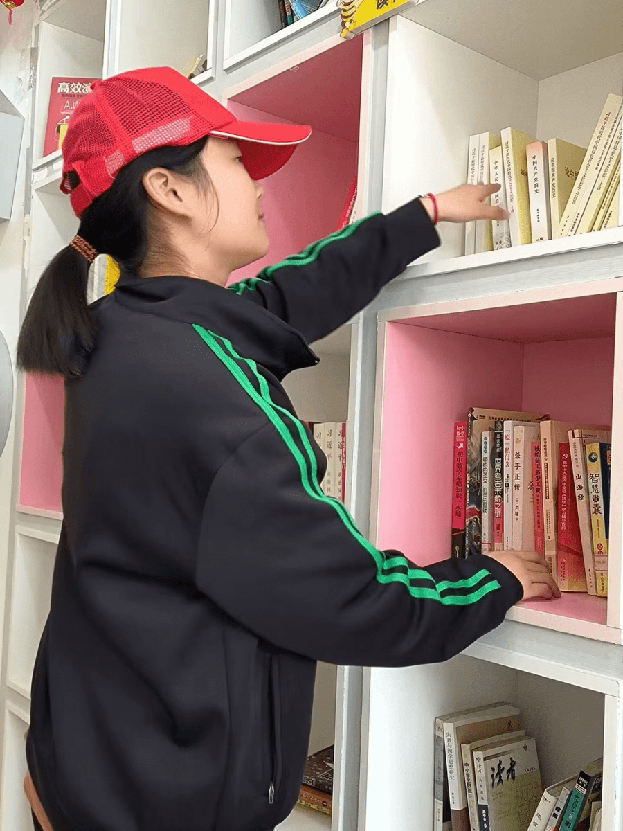 purea615895's tweet photo. Tackled my old stuff today! Donated 3 bags of unused clothes and sorted out nostalgic but useless trinkets. Half the room is now clutter-free and my mood’s way lighter. https://t.co/cGbfkS8Mvb