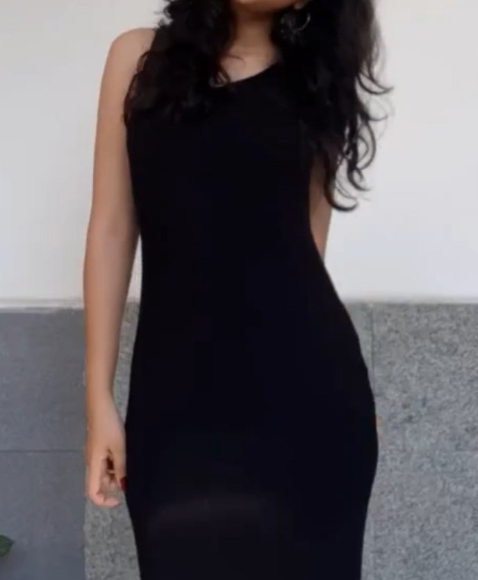 SharmaAnushkaaa's tweet photo. is it normal to post fit checks on X? 
anyways 
last week's dumpppp 🫧🧸 https://t.co/QC51otuQ9Y