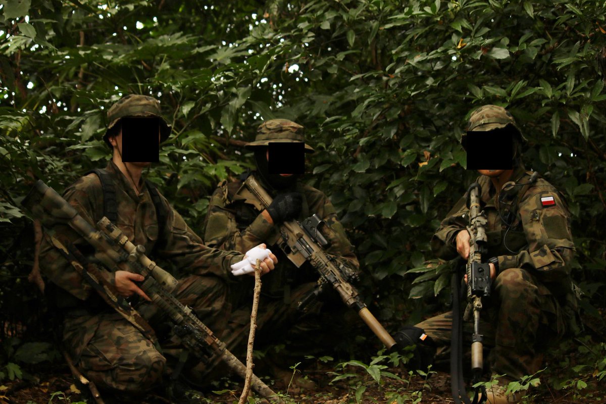 BEAST8104's tweet photo. Jungle warfare(蚊と止まらない汗との戦い) https://t.co/Sc6UxsLWDD