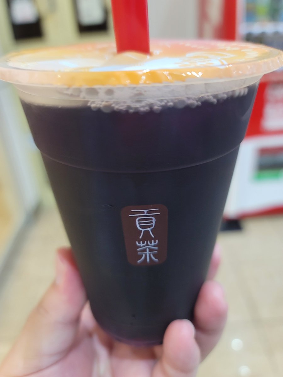 H1570726A's tweet photo. ゴンチャとは思えない色してる🍇 https://t.co/aNqP0Fg0G0