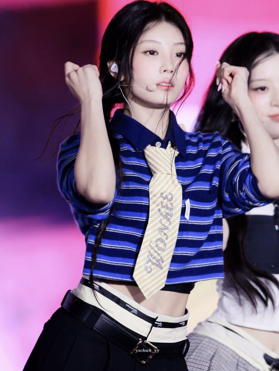 lLLIT_Wonhee's tweet photo. 글릿들 내 착장 마음에 드나 모르겠네~ 👀

#WONHEE #원희 #ILLIT #아일릿 https://t.co/WbhYr0Gj5R