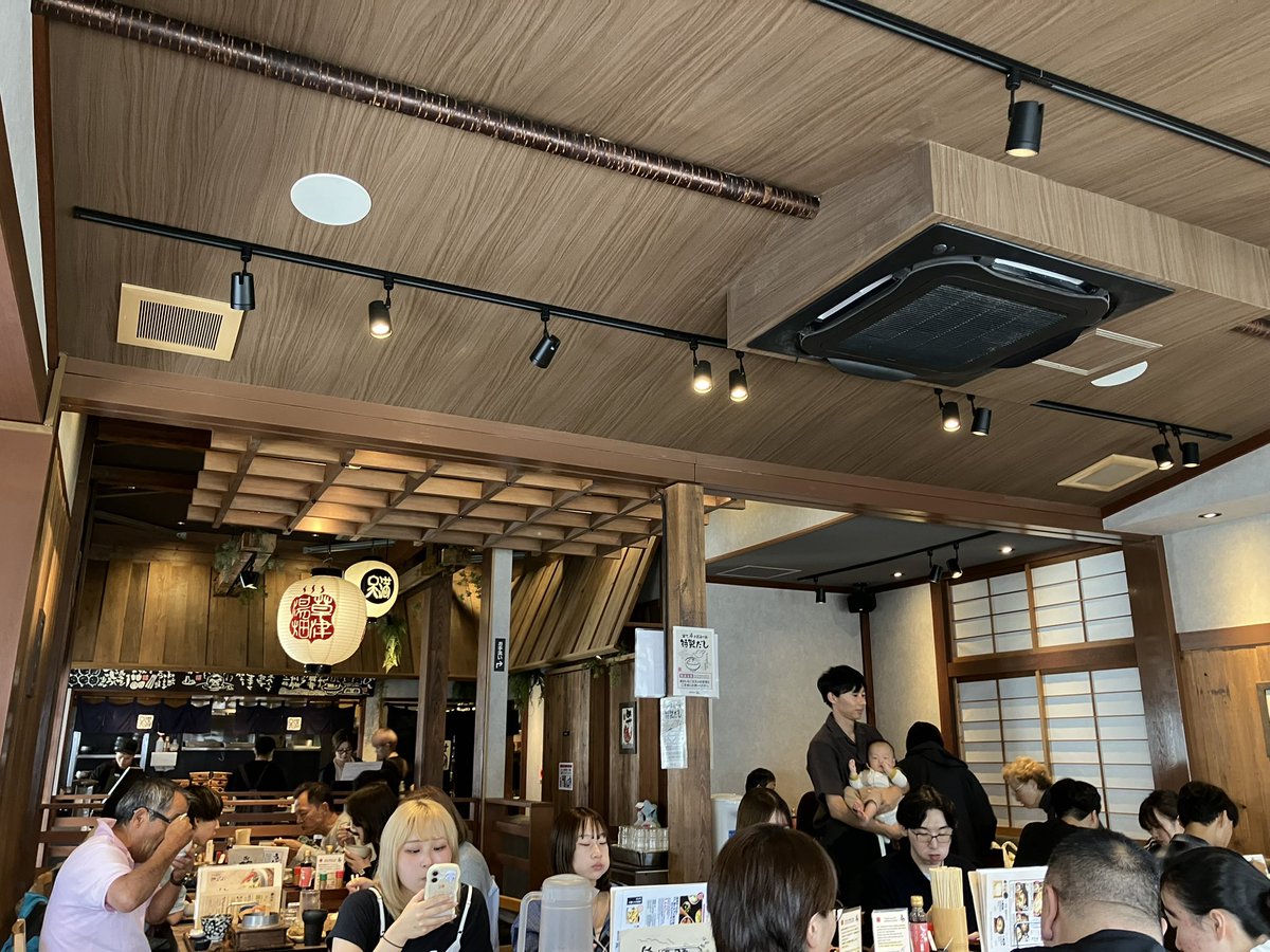 narinaryo's tweet photo. #まんてん 
和牛焼すきと舞茸釜めし定食1969円
舞茸天ぷら693円
😋😋😋😋
#草津温泉 #湯畑 #釜飯 #すきやき #高菜 #冷奴 #味噌汁 
草津湯畑 まんてん
050-5600-7633
群馬県吾妻郡草津町草津116-2 2F
https://t.co/lWO7E4IPoM https://t.co/d2aKbDq1CS