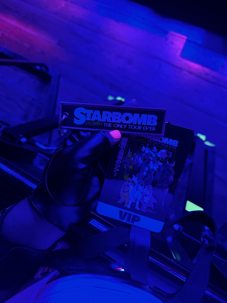 fluidhi's tweet photo. i had a genuinely great time seeing #starbomb tonight in vegas!
Unfortunately however all my stuff in my VIP bag including merchandise i purchased and my Nintendo switch
was taken. Only my mini bag was returned to lost and found. If anyone knows ANYTHING pls help me out! https://t.co/UfnX19pIQz