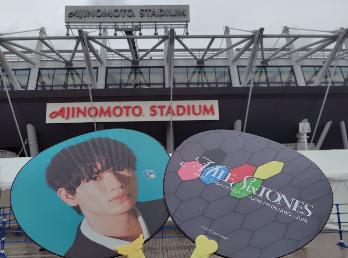ST15Sn7MP's tweet photo. SixTONESらしい雨模様だけど待ちに待ったMILESixTONESスタジアム参戦🏟
味スタ2日目思いきり楽しんで来る！ 
#SixTONES_MILESixTONES https://t.co/IaPiLNs27D
