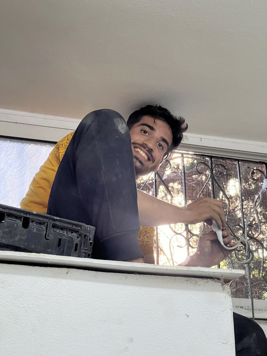 Bayan_Project's tweet photo. ‼️‼️‼️🚨🚨🚨
Fixing what’s left in tight spaces, keeping a smile despite the struggle. Without income or aid, I need your support for my family’s daily survival via Binance USDT. 🙏🙏🙏😢😢😢
————————
Daracık alanlarda kalanları tamir etmeye çalışıyor, zorluklara rağmen gülümsememi koruyorum. Gelirim yok; ailemin temel ihtiyaçları için Binance üzerinden desteğinizi bekliyorum.🙏🙏🙏😢😢😢