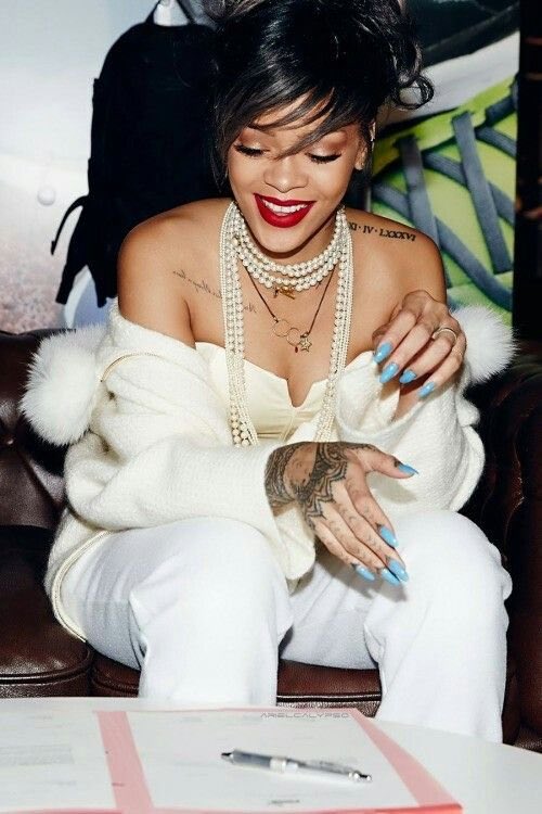 Rihinterest's tweet photo. https://t.co/gX96aUwWTW
