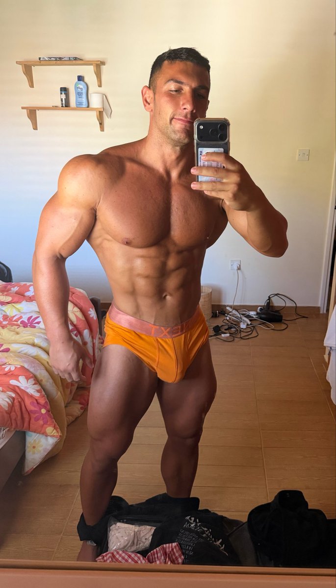 AlphaMuscleGod7's tweet photo. Morning boys 😈 https://t.co/esaEqfBREN
