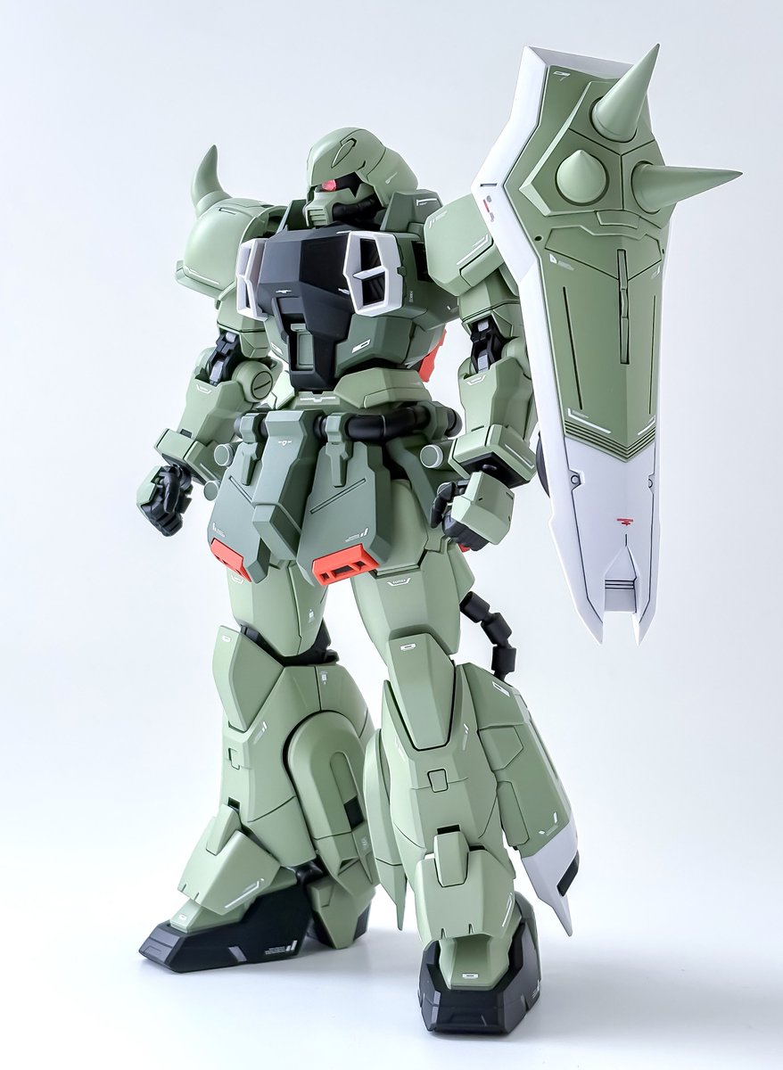 ririto119's tweet photo. MG ザクウォーリア完成✨

SEED DESTINY 1話目でアスランが搭乗したザクを、パテやプラ板でMGのディテールを落とし旧1/100とのミキシングで製作しました。

いい意味でただのザクウォーリアが作れたと思います😁

↓続く https://t.co/wmLG6MuyYU