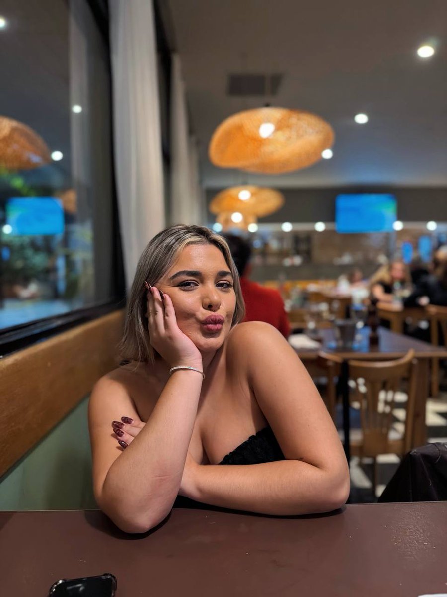 abiludmilla's tweet photo. Sitting across from me looking like thisβ¦ are you flirting back or getting shy? π
#DateNight #FlirtyVibes #YourType https://t.co/w5yi64VRks