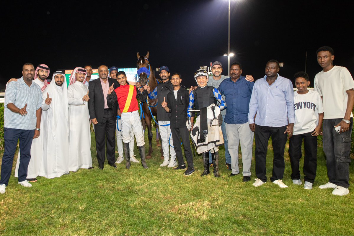 Athbah_Stud's tweet photo. حقق الجواد “أحمس” العائد لعذبه للسباقات انتصاره الثاني في سجله السباقي، بفارق 7 أطوال وثلاثة أرباع الطول عن الجواد الذي حل ثانياً، مسجلاً زمنًا قياسيًا جديدًا للجياد العربية قدره (2:30.74) ، وذلك في سباق الخيل العربية مفتوح الدرجات لمسافة 2000م على ميدان الملك خالد بالطائف. 🏇🇸🇦 https://t.co/n7Qtajpszl