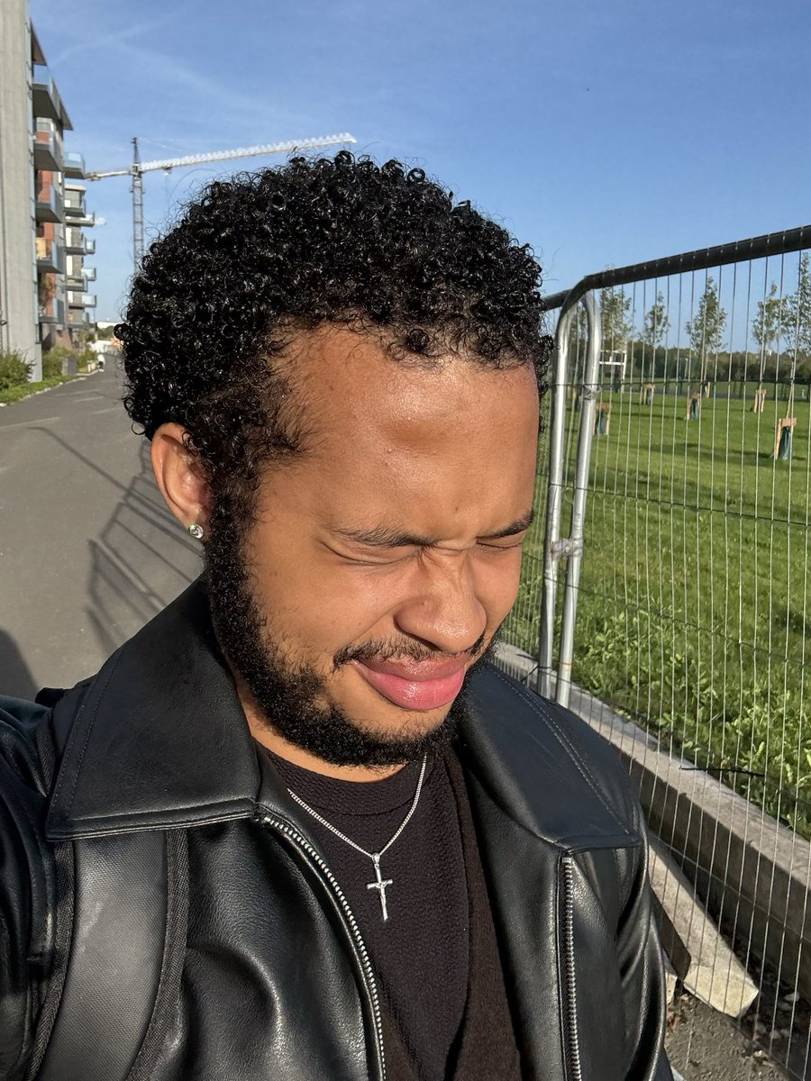 youknowthatguy0's tweet photo. The sun is doing the most today chill tf out https://t.co/Et4adAJr89