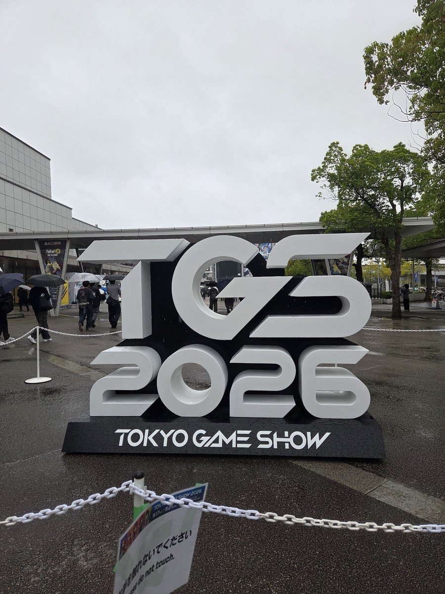 umebosichan28's tweet photo. 帰宅！！
初ゲームショウ楽しかった～！
一つ一つのブースが凄すぎてすごーいしか言えなかった！
オソロポーチも買えたし満足✌️笑
あみみさんお菓子ありがとうございました！
あえて嬉しすぎたから少しだけ寝る😴 https://t.co/QCVkztmycE
