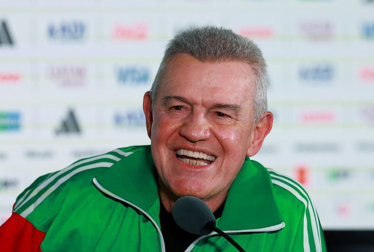 ValenciaPolonia's tweet photo. 🇲🇽 JAVIER AGUIRRE ZOSTANIE NOWYM TRENEREM VALENCII!

💸 Według informacji @Generaldepie_  meksykański trener miał dzisiaj rano zaakceptować propozycje klubu która zakładała niewielkie wynagrodzenie. 

🔜 Aguirre podpisze kontrakt do 2027 roku z opcją przedłużenia w przypadku awansu do Ligi Europy co ważne poprzez ligę.

ℹ️ @Generaldepie_