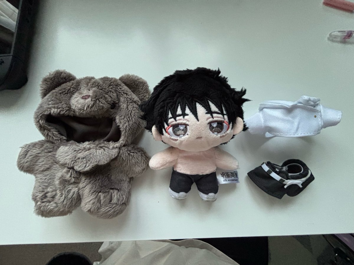 matusaaaan's tweet photo. いつぬいの乙骨今日届いたんだけど服全部縫わさってたから取ってみたんだけど正解ですこれ https://t.co/TuqGiLRJJx