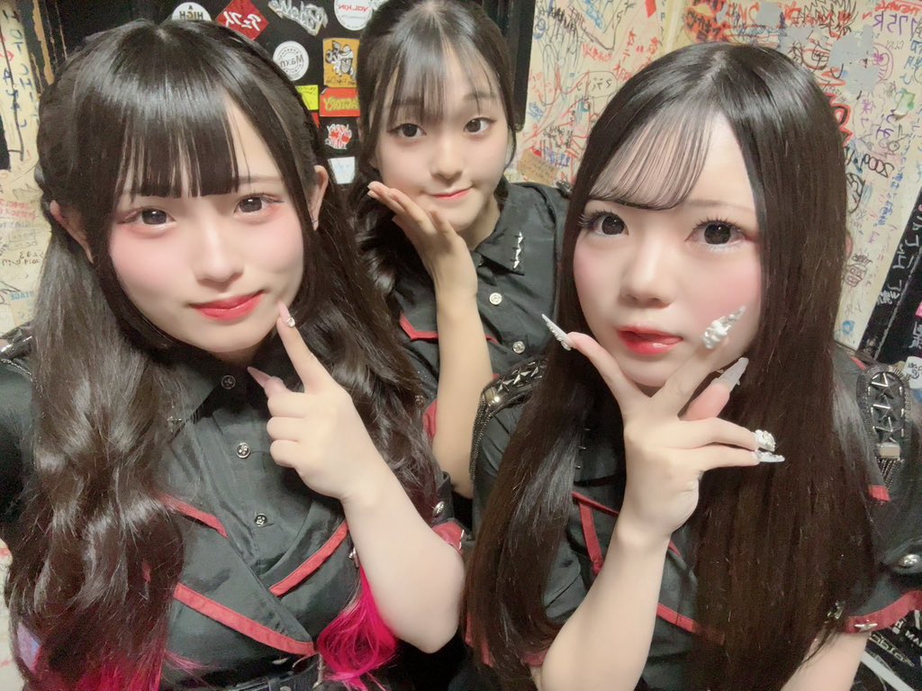 karen_re5's tweet photo. こんばんは♪

今日は『Re:five vs SunnyHoney in 山口』、『YIF Vol.12 ～MOZZ 安里 Birthday Event 2026 -Error- ～』ありがとうございました‼️✨✨山口遠征ラストLIVEほんっとーに楽しかったです‼︎❤️‍🔥
みんなついてきてくれてありがとうっ💗

熊本から来ました！Re:fiveです🫧
ぜひ覚えてねっ👍 https://t.co/YflN6NvPlF