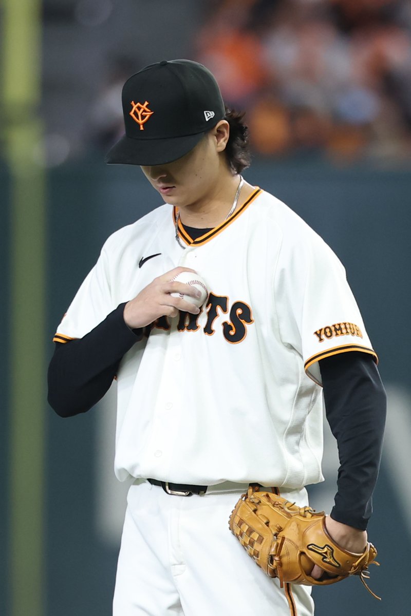 TokyoGiants's tweet photo. 【八回表】巨人 3-2 ヤクルト

4番手で #田中瑛斗 投手が登板。
無死からヒットで出塁を許すも、この回無失点👏 https://t.co/ykmAdXQXlv
