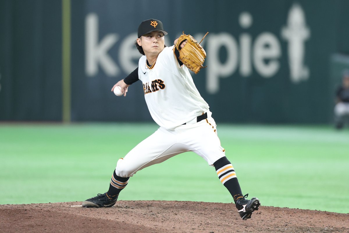 TokyoGiants's tweet photo. 【八回表】巨人 3-2 ヤクルト

4番手で #田中瑛斗 投手が登板。
無死からヒットで出塁を許すも、この回無失点👏 https://t.co/ykmAdXQXlv
