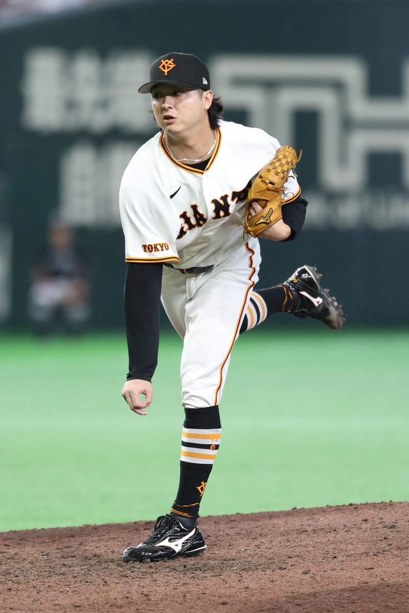TokyoGiants's tweet photo. 【八回表】巨人 3-2 ヤクルト

4番手で #田中瑛斗 投手が登板。
無死からヒットで出塁を許すも、この回無失点👏 https://t.co/ykmAdXQXlv