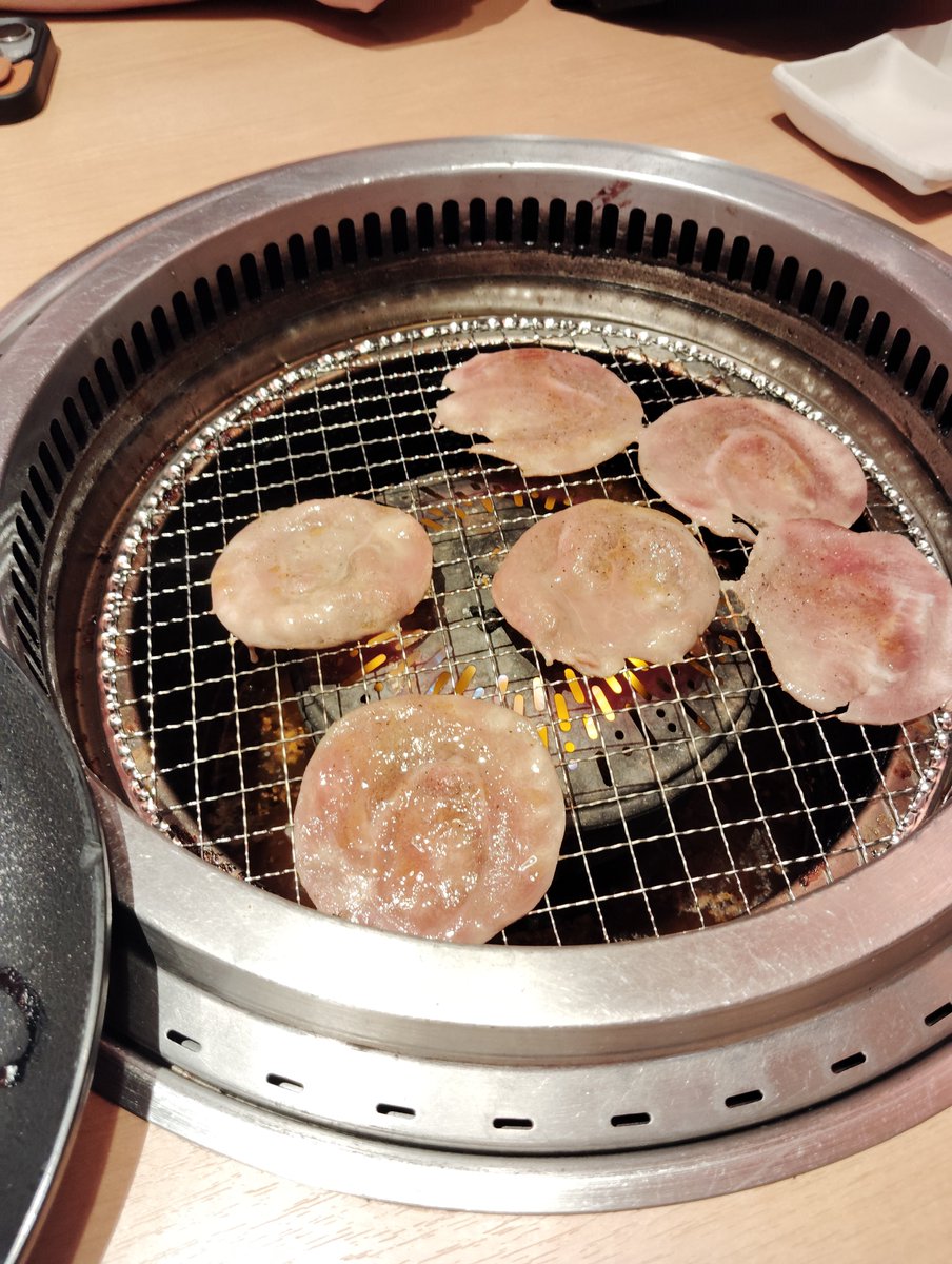 goecat_2002's tweet photo. 腹いっぱい https://t.co/gyCkDlWxJT