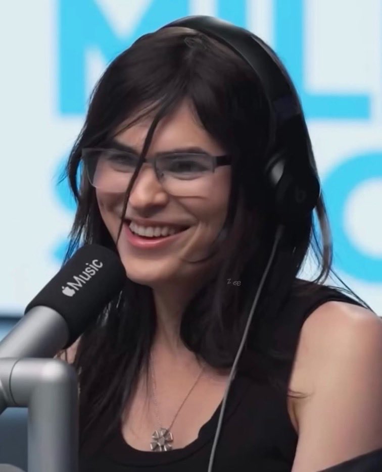 aprilscoress's tweet photo. she got the best smile omg https://t.co/mD7VnVHTnt