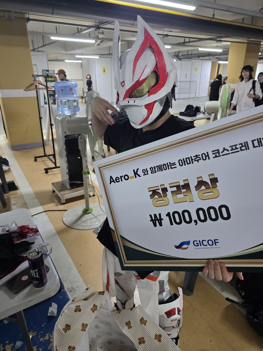 fUG1YZFJvb60802's tweet photo. 이게 왜 되지 여러분 저희 됐어요 부만축 대회 장려상 받았어요 끼야호 https://t.co/O4YfWM7VFg