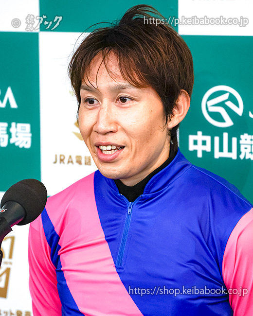 keibabookshop's tweet photo. 🏆第72回 #オールカマー 優勝
🎉#田辺裕信 騎手🎙
🐴#メイショウゲキリン
「スピード勝負にならない方が向きそうというのは陣営と話もしていたので、恵みの雨だったという気はします。障害練習をしてから調子がよくなったみたいで、いい意味で負荷がかかってレベルアップしたんじゃないかと思います」 https://t.co/5xPggrpQK8