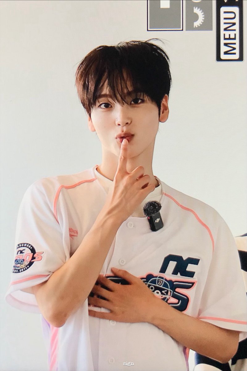 sign1130's tweet photo. 260920 엔씨 다이노스 #CRAVITY #형준 #크래비티 #HYEONGJUN 
내비타민🥺🥺🥺🥺넘무기야워 오늘부터 내 고향 창원🙂‍↕️ https://t.co/mqQRFhPLnL